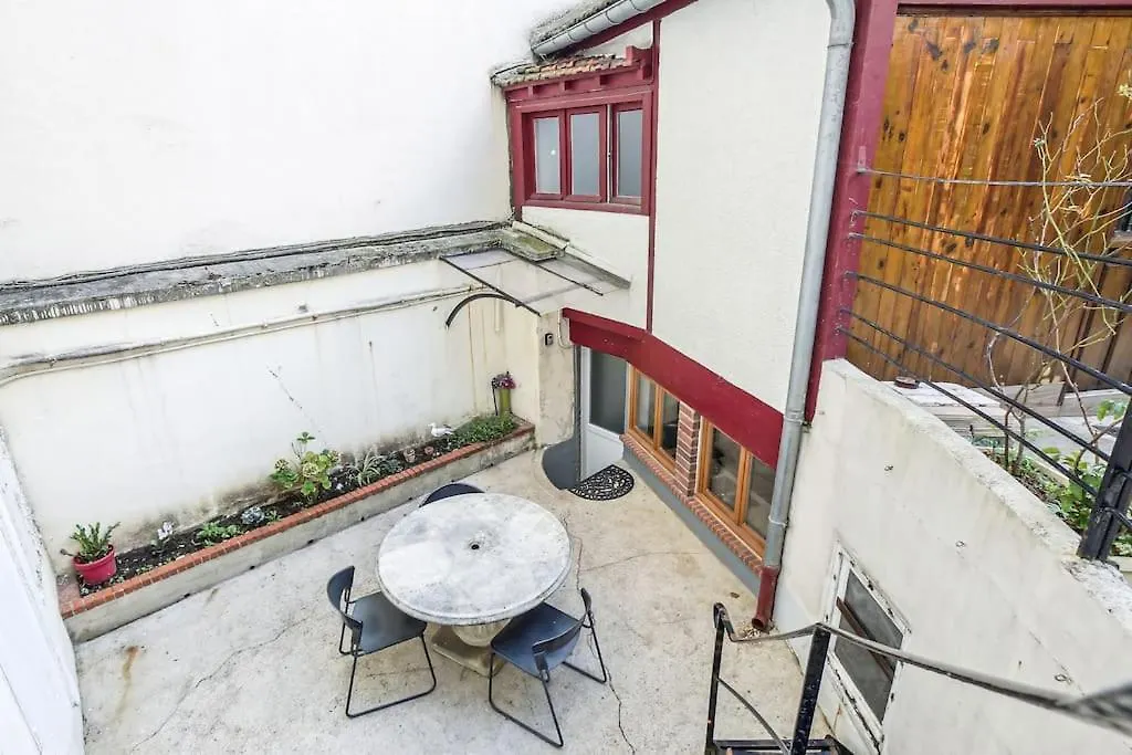 Studio With Little Garden-Terrace At Trocadero Parijs Appartement